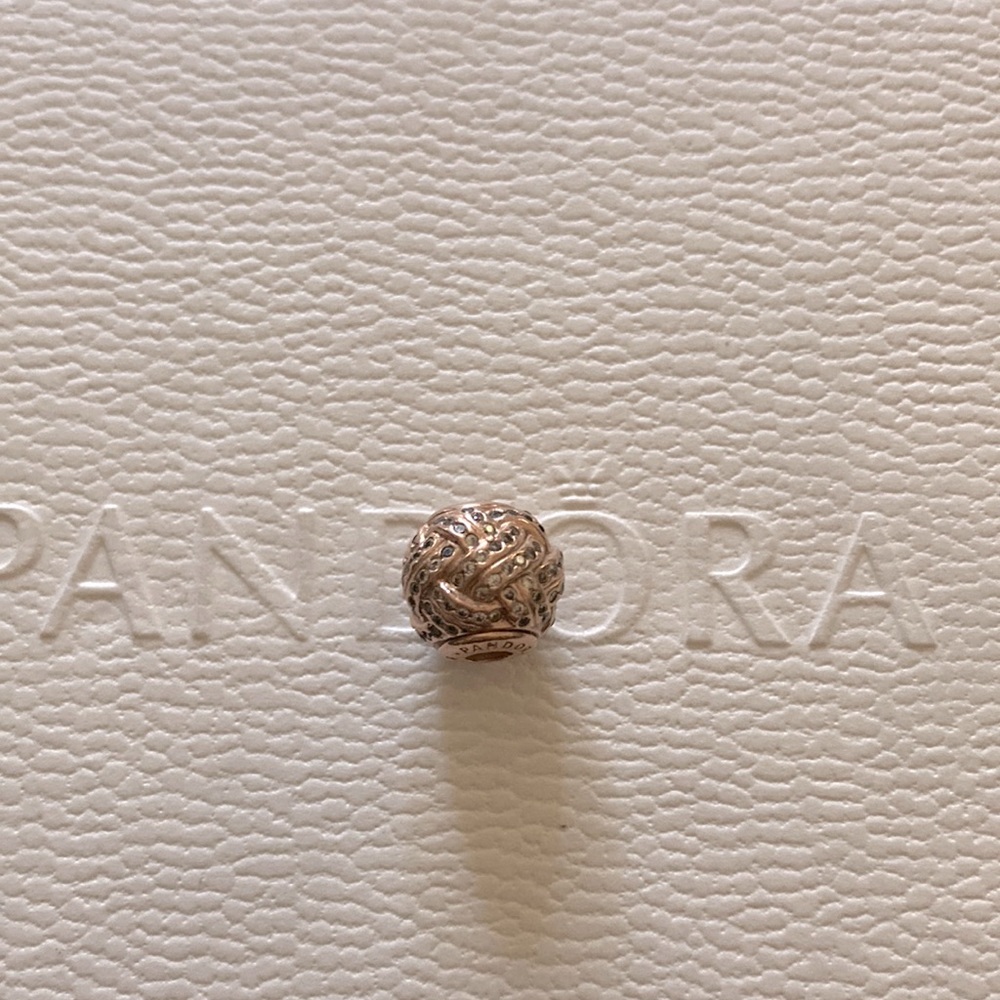 Pandora rose Essence charm